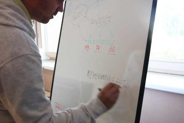 Remarketing_Adwords_Facebook-600x400